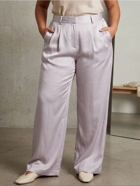 High-Rise Wide-Leg Trousers in Soft grey